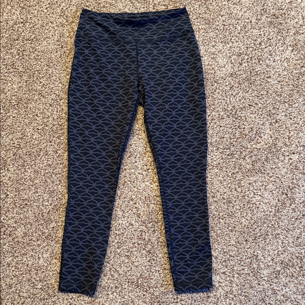 Vineyard Vines performance Black Patterned Leggings size small